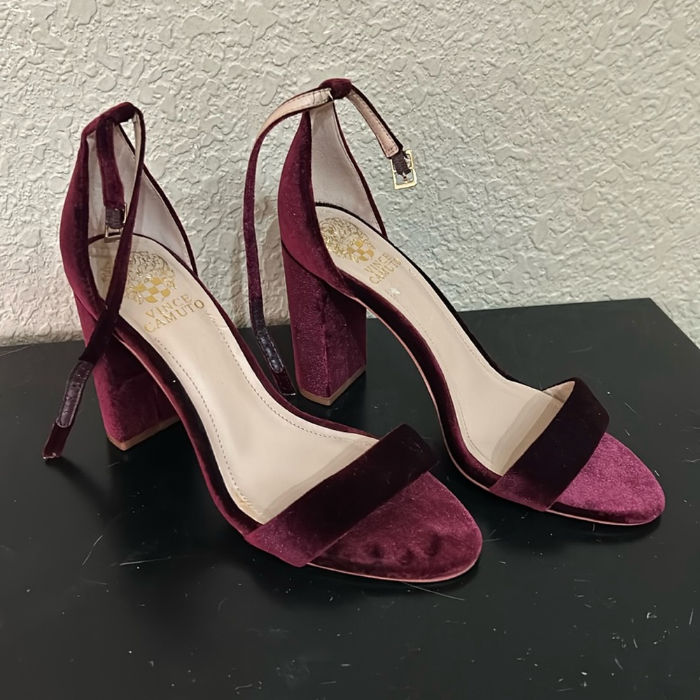 Red Velvet Heel Vince Camuto Size 8
